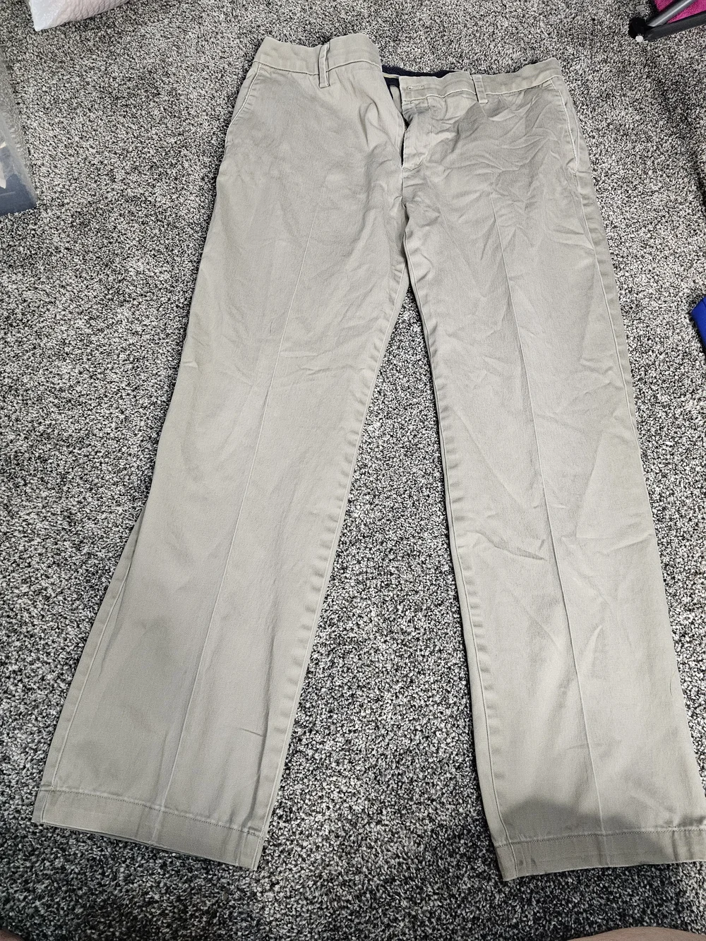 Dockers Men's Straight Leg Chinos in Light Khaki